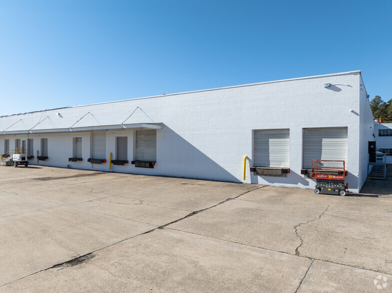 1700 Jefferson Davis Hwy, Richmond, VA for lease - Building Photo - Image 2 of 122