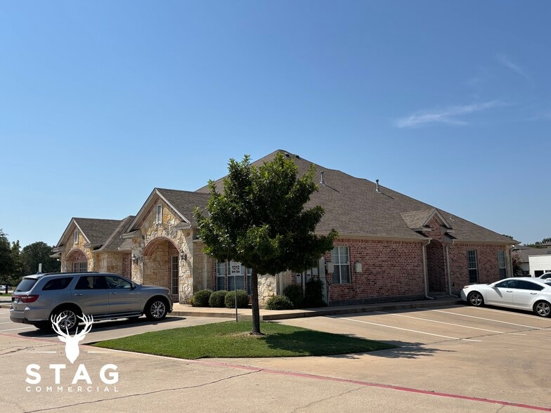 1212 Bent Oaks Ct, Denton, TX for sale - Building Photo - Image 2 of 8