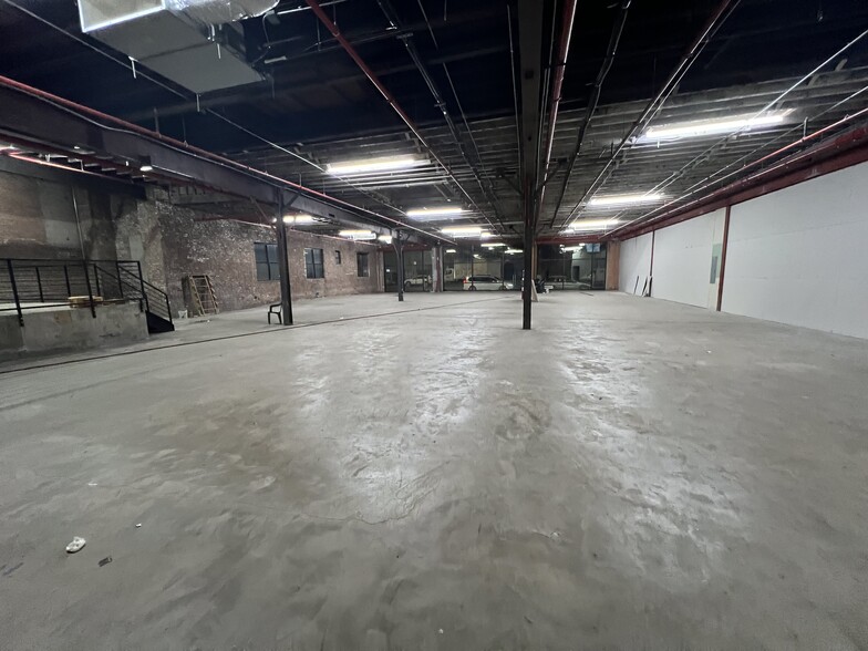 377 Jefferson St, Brooklyn, NY for lease - Interior Photo - Image 3 of 28