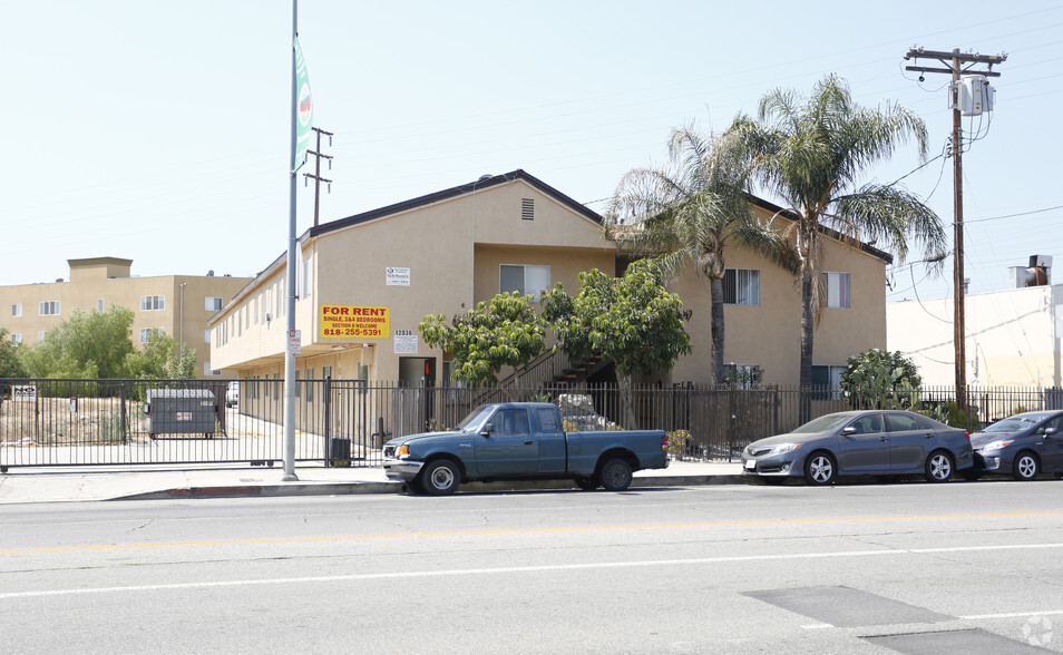 12036 Saticoy St, North Hollywood, CA for sale - Primary Photo - Image 1 of 1