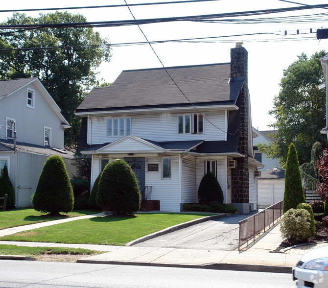 690 Forest Ave, Staten Island, NY for lease - Primary Photo - Image 1 of 2