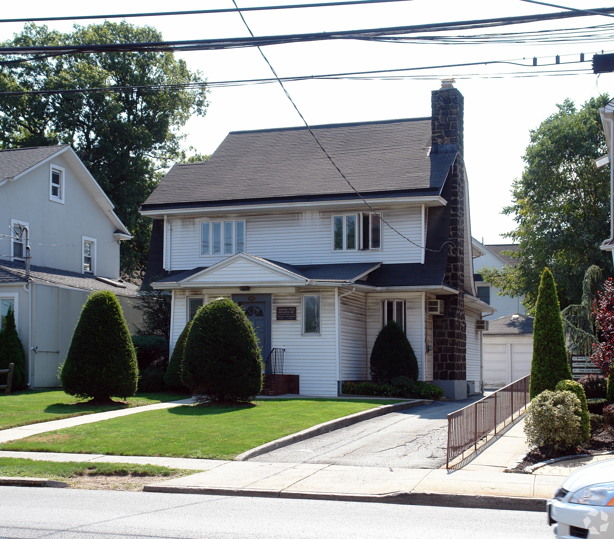 690 Forest Ave, Staten Island, NY for lease Primary Photo- Image 1 of 3