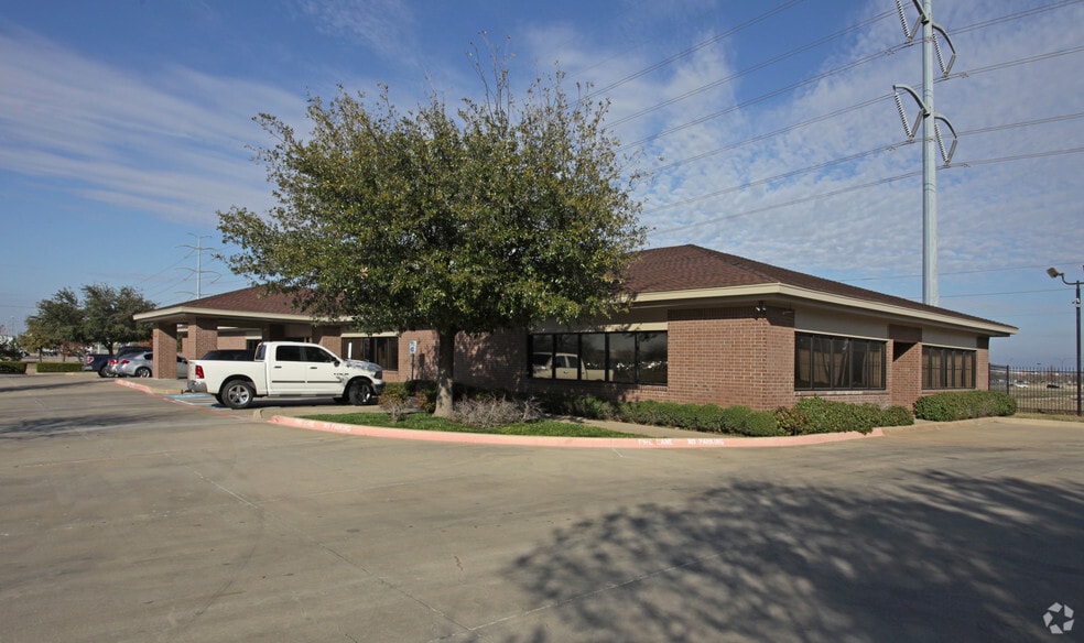 4601 Hollow Tree Dr, Arlington, TX for lease - Primary Photo - Image 1 of 19