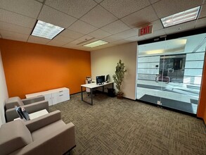 900 National Pky, Schaumburg, IL for lease Interior Photo- Image 1 of 12