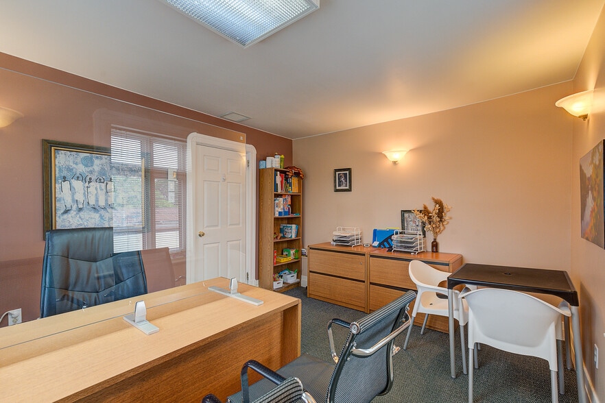 415 Rue Du Village, Repentigny, QC for sale - Building Photo - Image 3 of 49