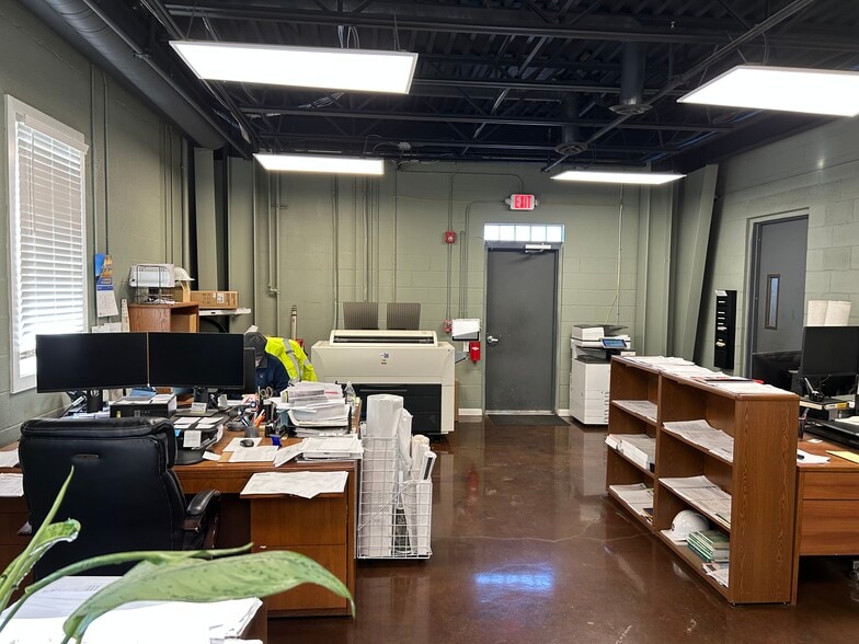 270 Tennent Rd, Morganville, NJ for sale - Building Photo - Image 3 of 14