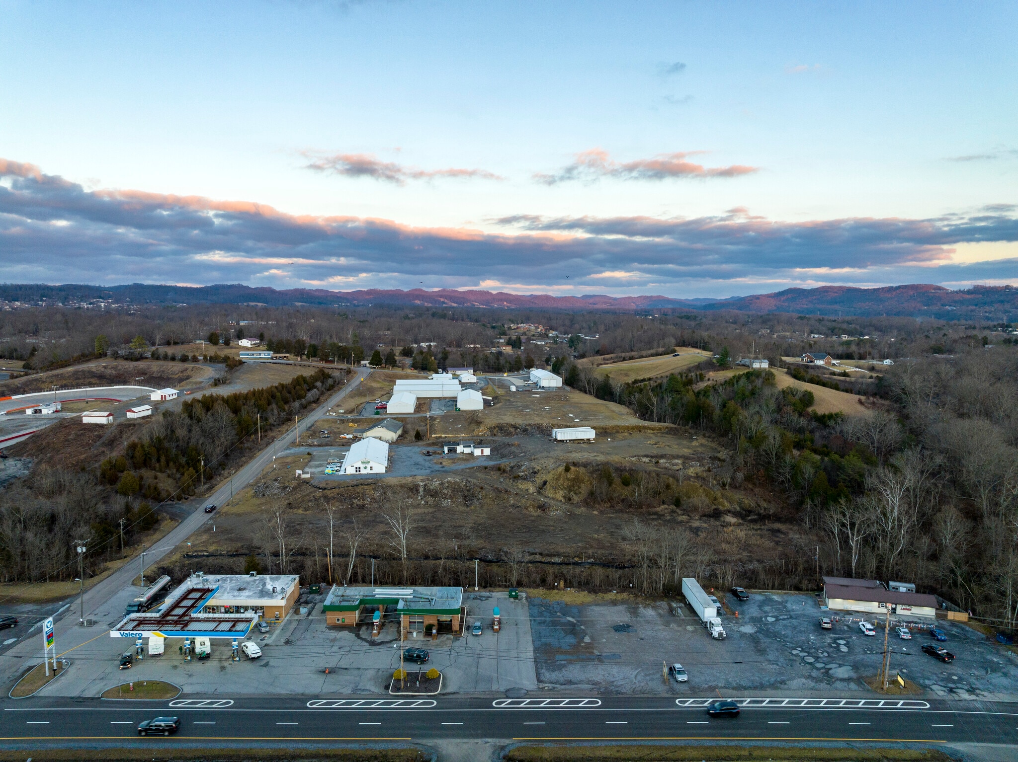 2721 N John B Dennis Hwy, Kingsport, TN 37660 Operating Car Wash