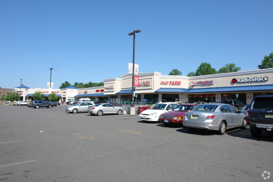 711 E 1st Ave, Roselle, NJ for lease - Primary Photo - Image 1 of 2