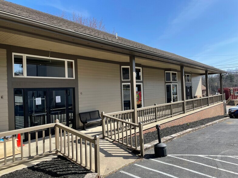 800 Main St, Volant, PA for sale - Building Photo - Image 1 of 1