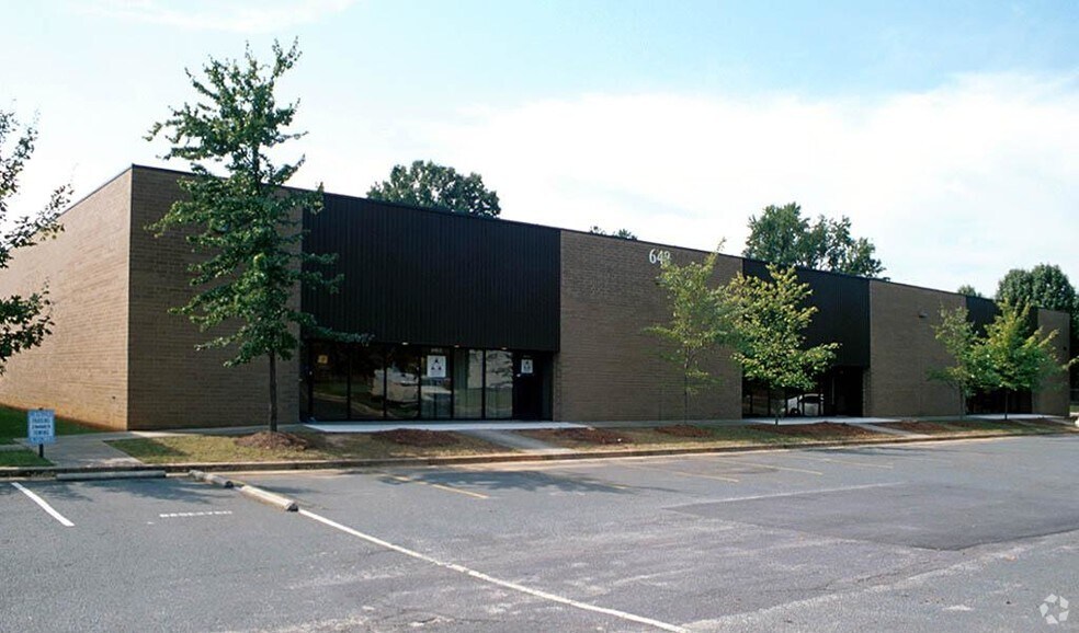 648 Matthews Mint Hill Rd, Matthews, NC 28105