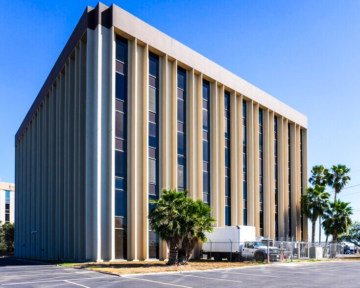 5155 Flynn Pky, Corpus Christi, TX for lease - Building Photo - Image 3 of 22