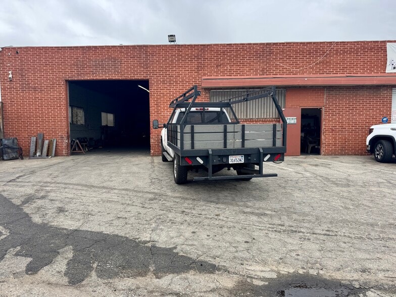 7341 Atoll Ave, North Hollywood, CA for lease - Building Photo - Image 2 of 12