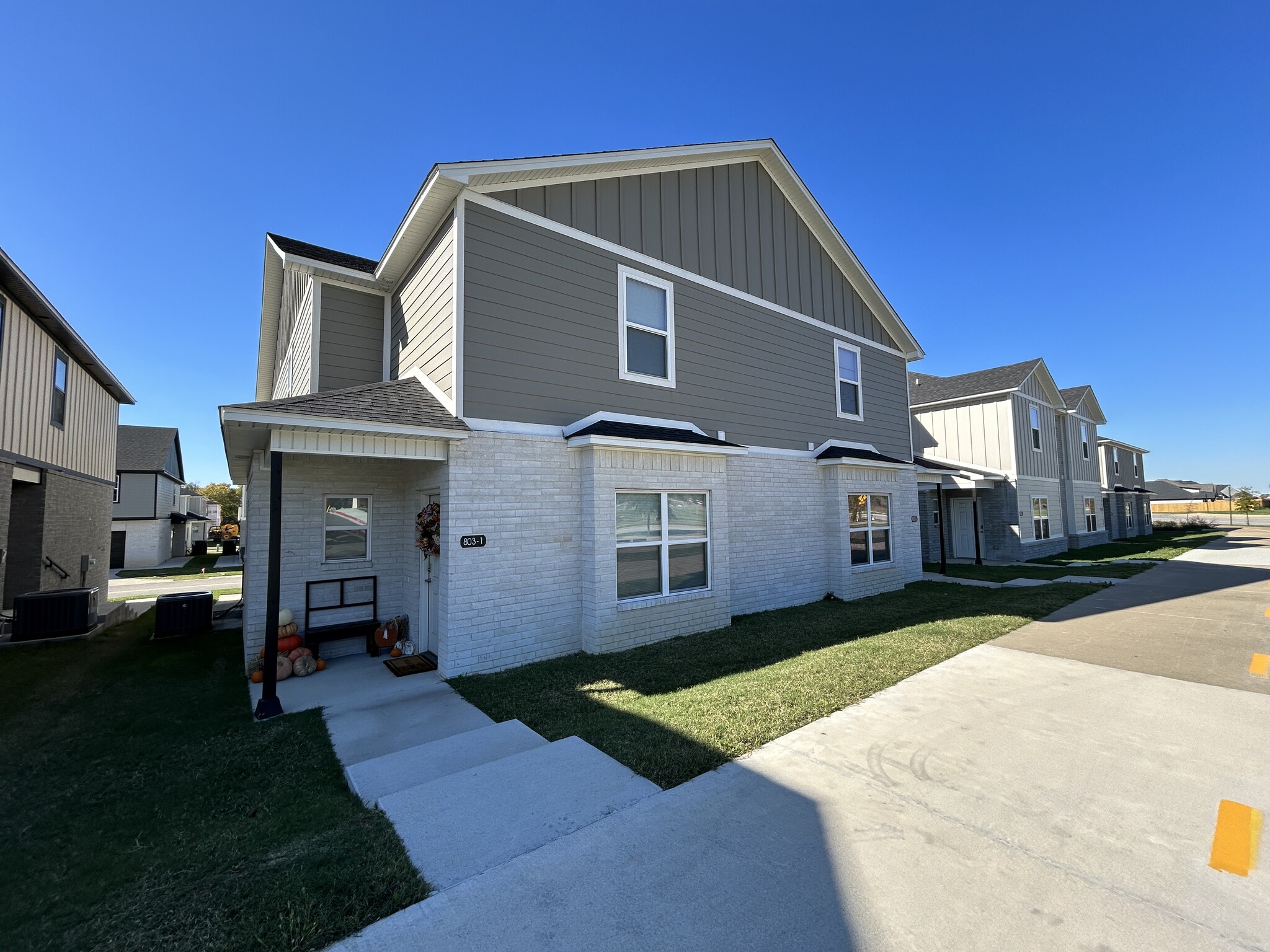 803 S Rupple Rd, Fayetteville, AR for sale Primary Photo- Image 1 of 15