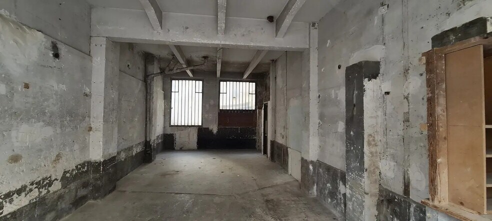 Flex in Paris for sale - Interior Photo - Image 2 of 11