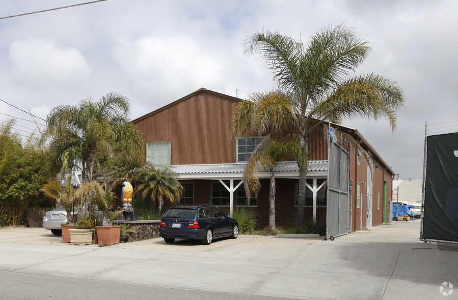 776 W 16th St, Costa Mesa, CA for lease - Primary Photo - Image 1 of 4