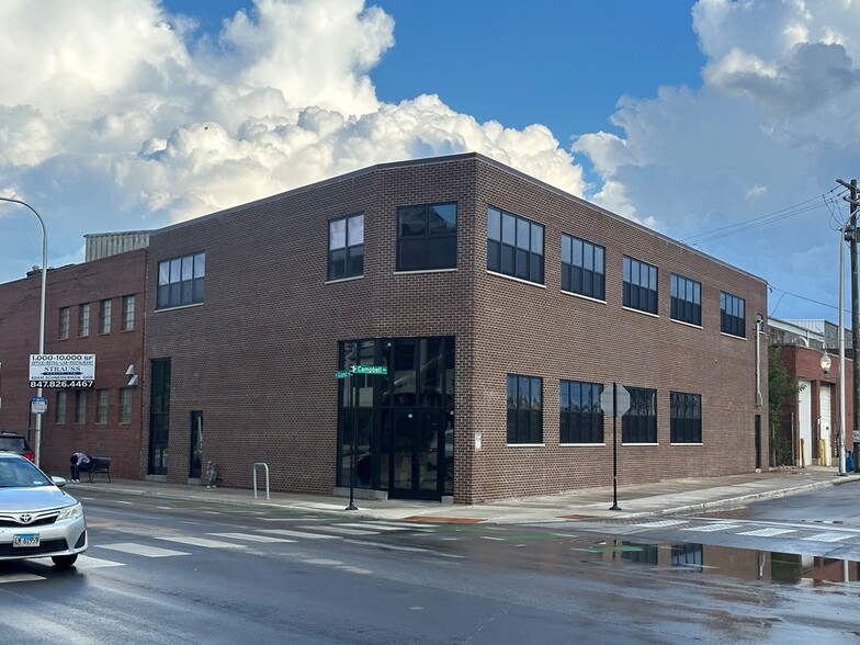 2461 W Grand Ave, Chicago, IL for lease - Building Photo - Image 1 of 8