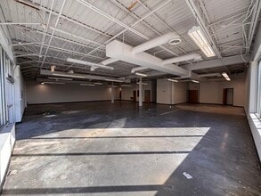 18675 E 39th St, Independence, MO for lease Interior Photo- Image 2 of 13