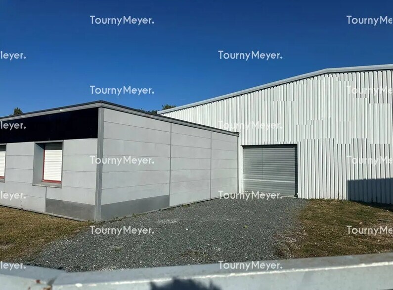 Flex in Couëron for lease - Building Photo - Image 1 of 5