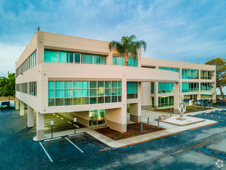 2963 Gulf to Bay Blvd, Clearwater, FL for lease - Building Photo - Image 1 of 24