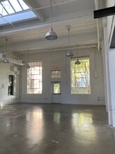 611 W 22nd St, Houston, TX for lease Building Photo- Image 1 of 7