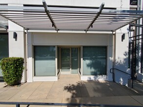 21720 Victory Blvd, Woodland Hills, CA for lease Building Photo- Image 2 of 6