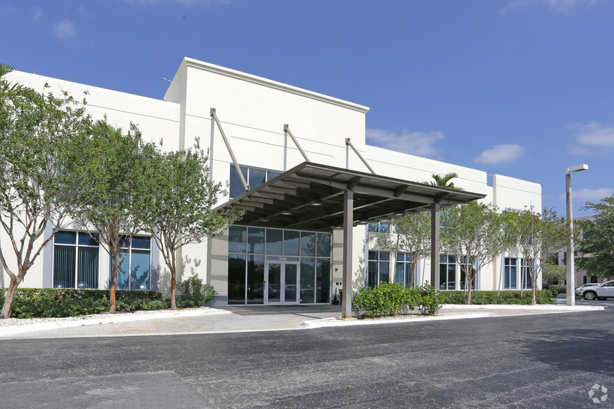 2010 NW 150th Ave, Pembroke Pines, FL for lease - Building Photo - Image 2 of 11