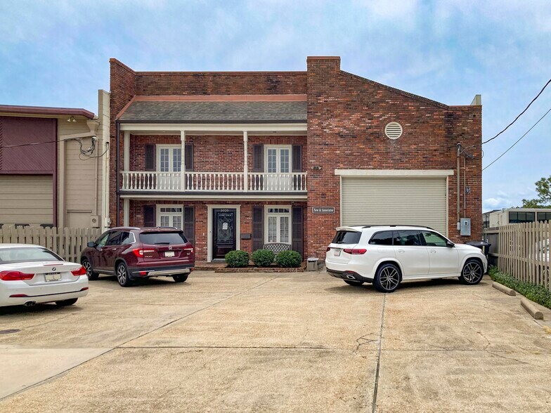 3020 20th St, Metairie, LA 70002