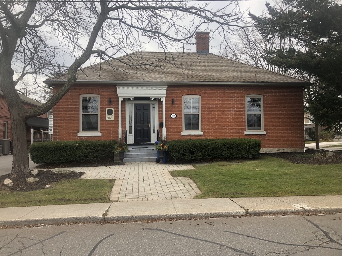 524 Locust St, Burlington, ON L7S 1V2