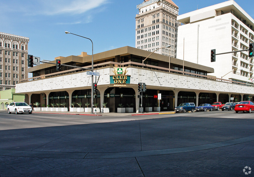 1033 Van Ness Ave, Fresno, CA for lease - Primary Photo - Image 1 of 2