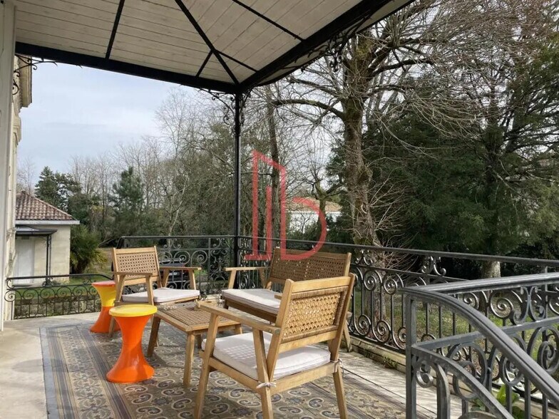 Office in Bègles for lease - Building Photo - Image 2 of 5