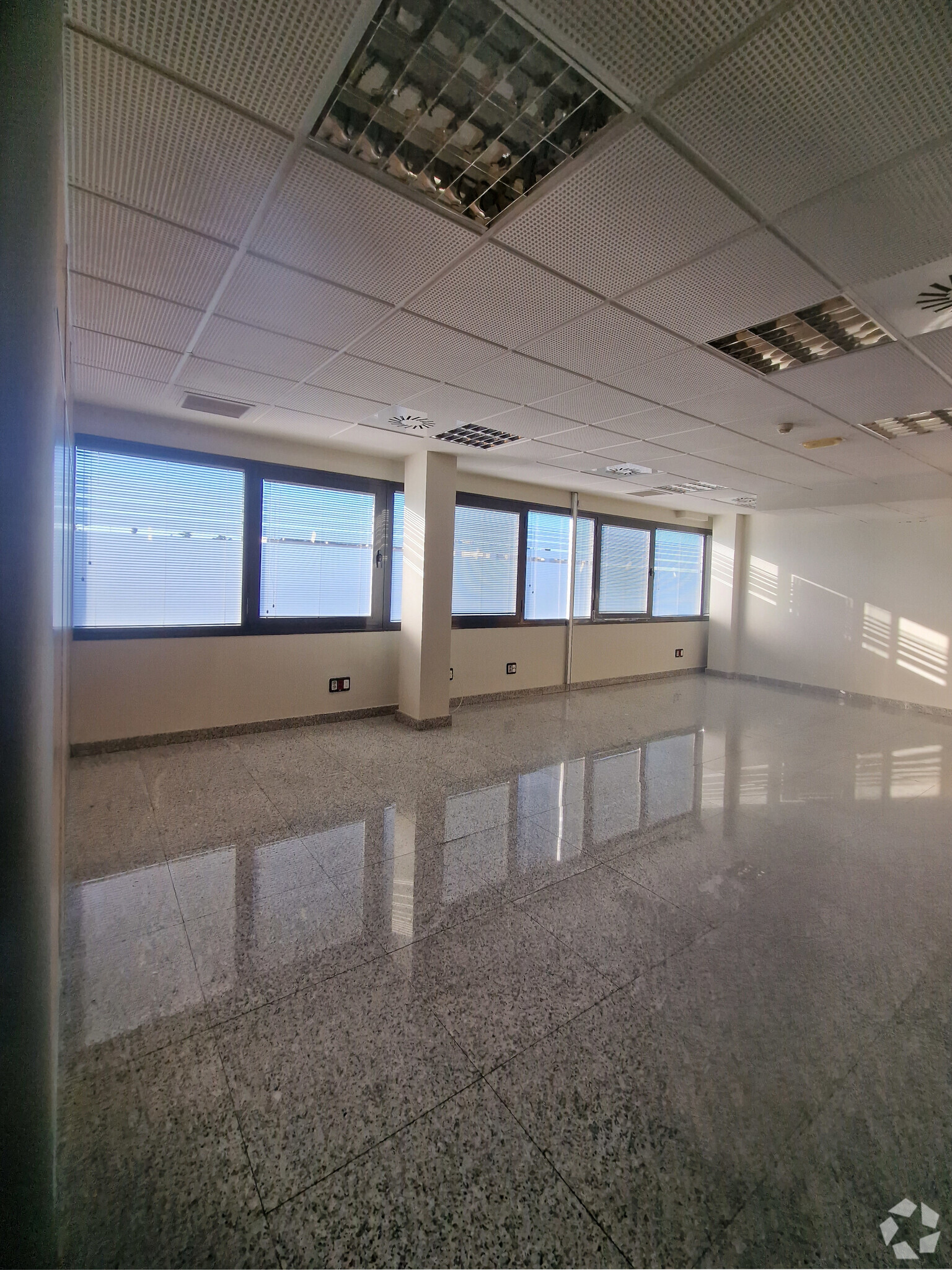 Office in Las Rozas de Madrid, MAD for lease Interior Photo- Image 1 of 5