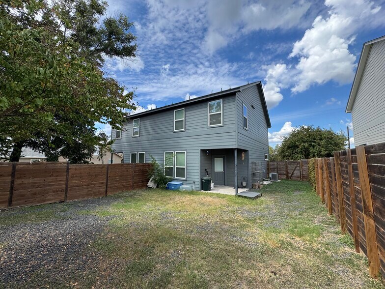 809 Northington St, Burnet, TX for sale - Building Photo - Image 3 of 7