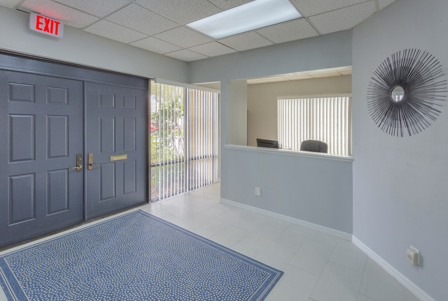 611 Druid Rd E, Clearwater, FL for sale - Lobby - Image 1 of 1