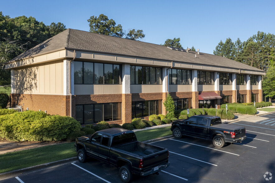 2032 Valleydale Rd, Birmingham, AL for lease - Primary Photo - Image 2 of 17