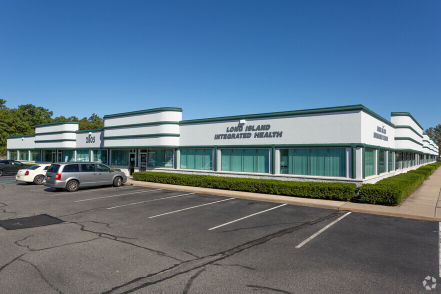 2805 Veterans Memorial Hwy, Ronkonkoma, NY for lease - Building Photo - Image 3 of 11