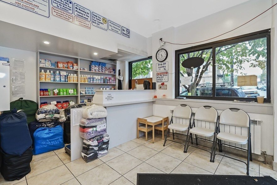 78-04 67th Dr, Middle Village, NY for sale - Interior Photo - Image 3 of 22