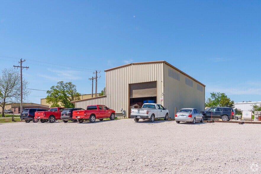 8519 S Regency Dr, Tulsa, OK for sale - Primary Photo - Image 1 of 5