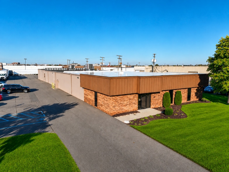 375 Robbins Dr, Troy, MI for sale - Building Photo - Image 1 of 6