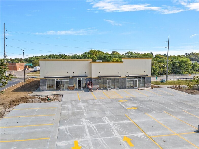 1000-1004 Jason Pl, Chatham, IL for lease - Building Photo - Image 1 of 3