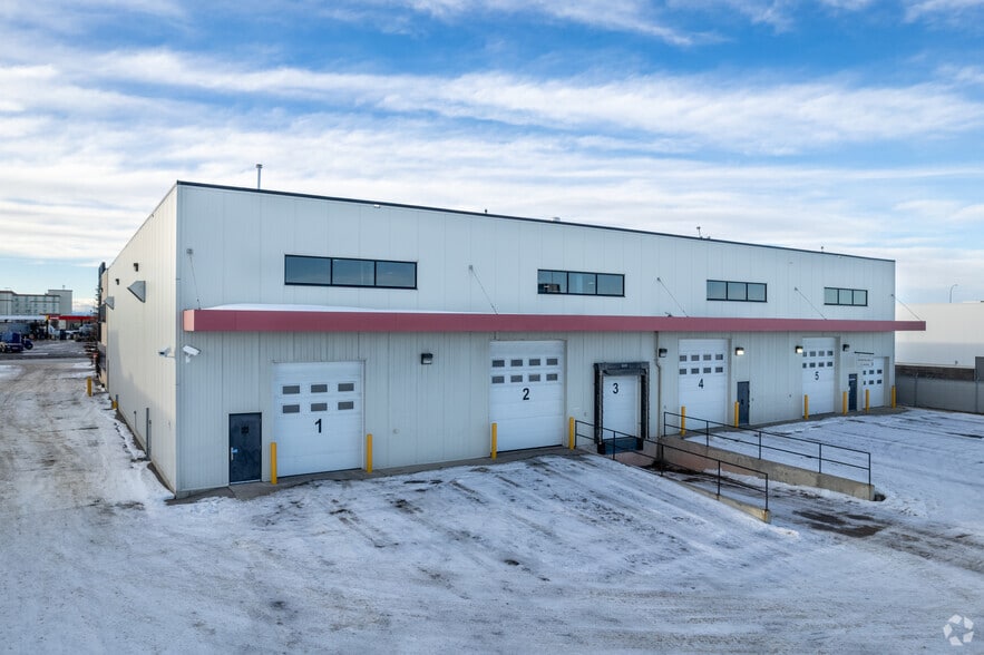 11510 40th St SE, Calgary, AB for sale - Building Photo - Image 2 of 8