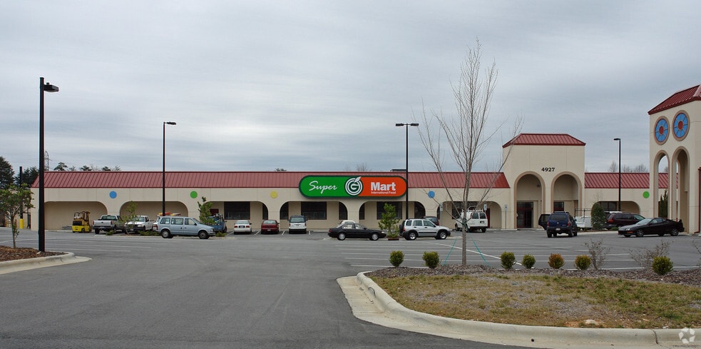 4927 W Market St, Greensboro, NC for sale - Building Photo - Image 2 of 6