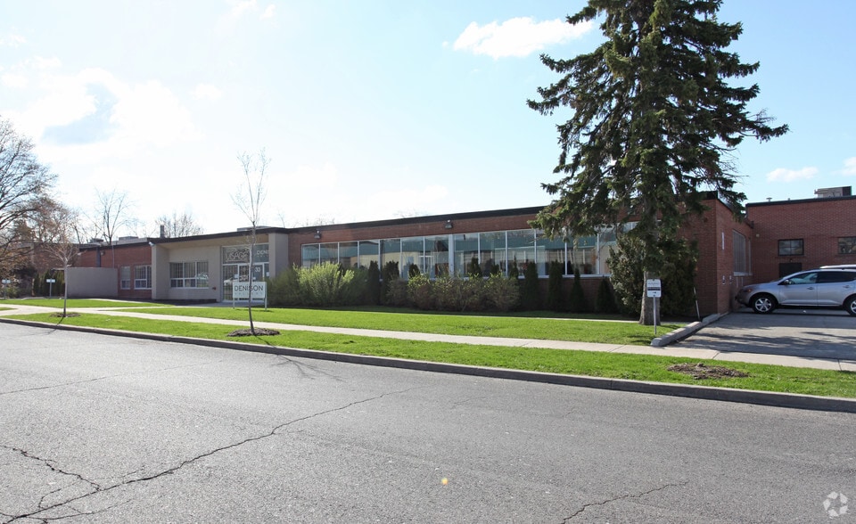 31-33 Wingold Ave, Toronto, ON for lease - Building Photo - Image 2 of 2