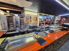 Retail in Barcelona, Barcelona for lease Interior Photo- Image 2 of 13