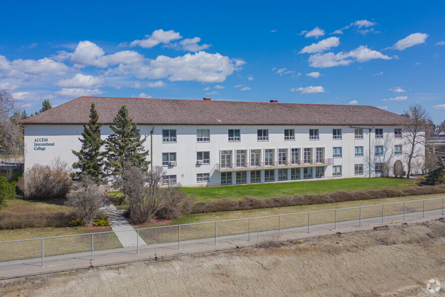 2451 Dieppe Ave SW, Calgary, AB for lease - Primary Photo - Image 1 of 2