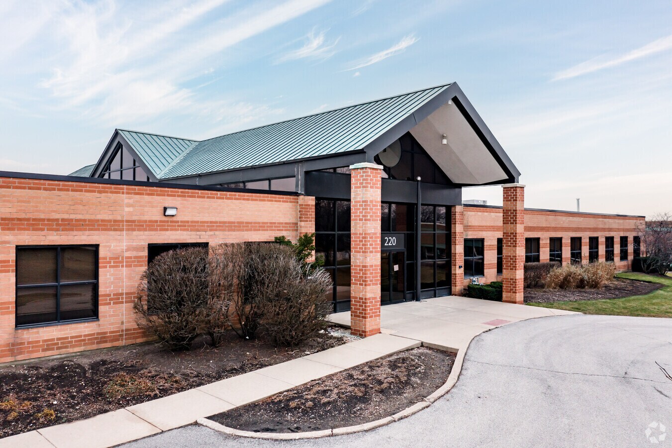 220 Gerry Dr, Wood Dale, IL 60191