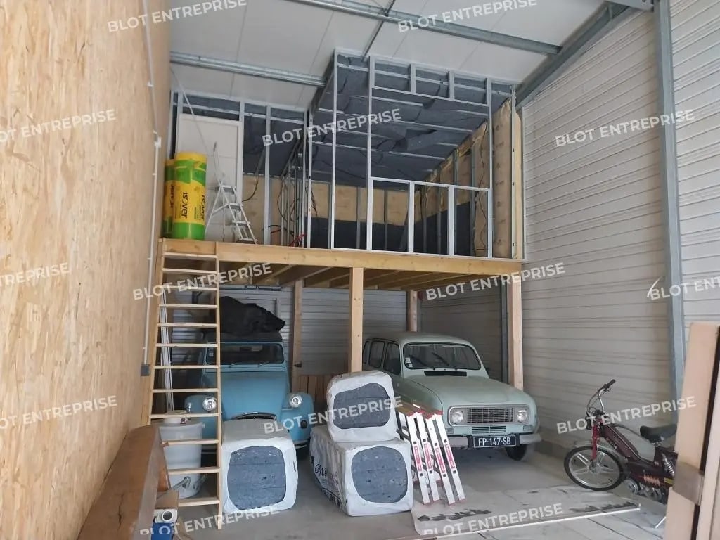 Flex in Arzal for lease Building Photo- Image 1 of 5