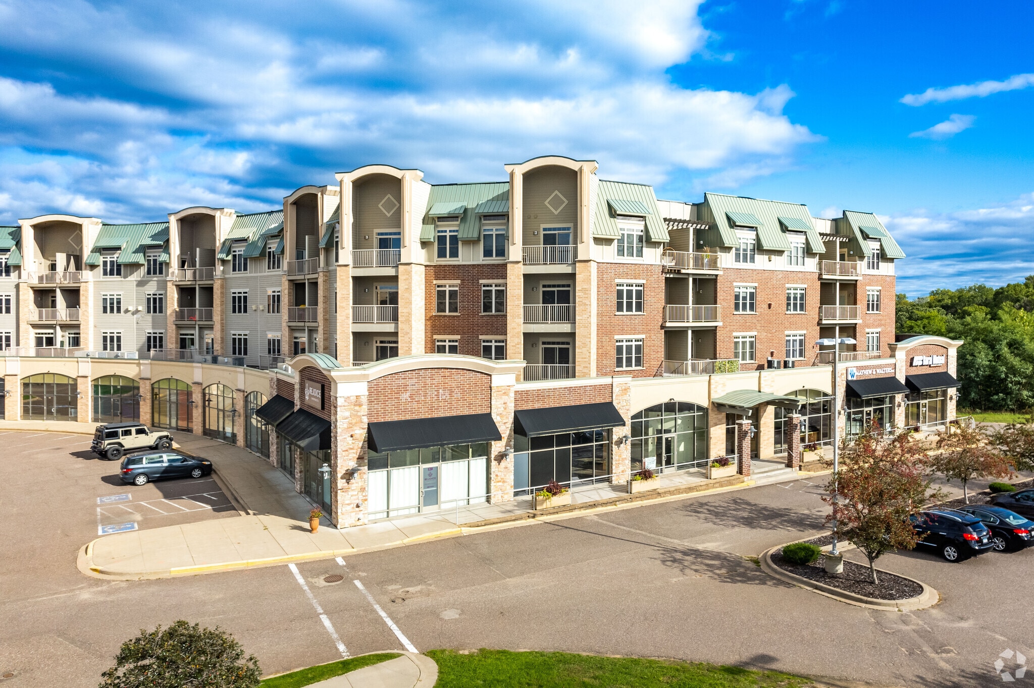 401 Pinnacle Way, Eau Claire, WI 54701 Waterford Galleria