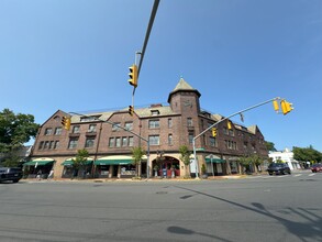 11-25 Middle Neck Rd, Great Neck, NY for lease Building Photo- Image 1 of 3