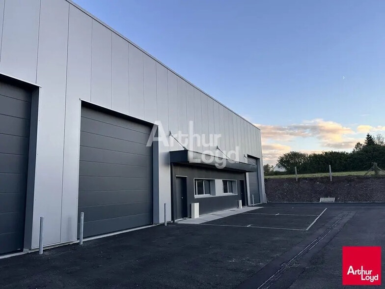 Flex in Laillé for sale - Building Photo - Image 2 of 5