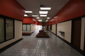 6955 N Mesa St, El Paso, TX for lease Interior Photo- Image 1 of 4